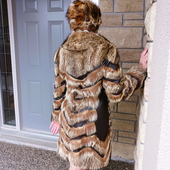 VINTAGE 1960s fur & leather lined coat & matching hat SZ S - M - Picture 3 of 15